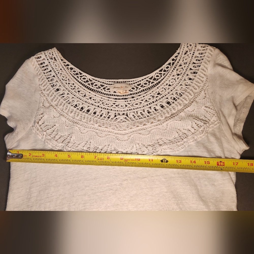 Meadow Rue Medium white crocheted bib short sleeve - Picture 5 of 10